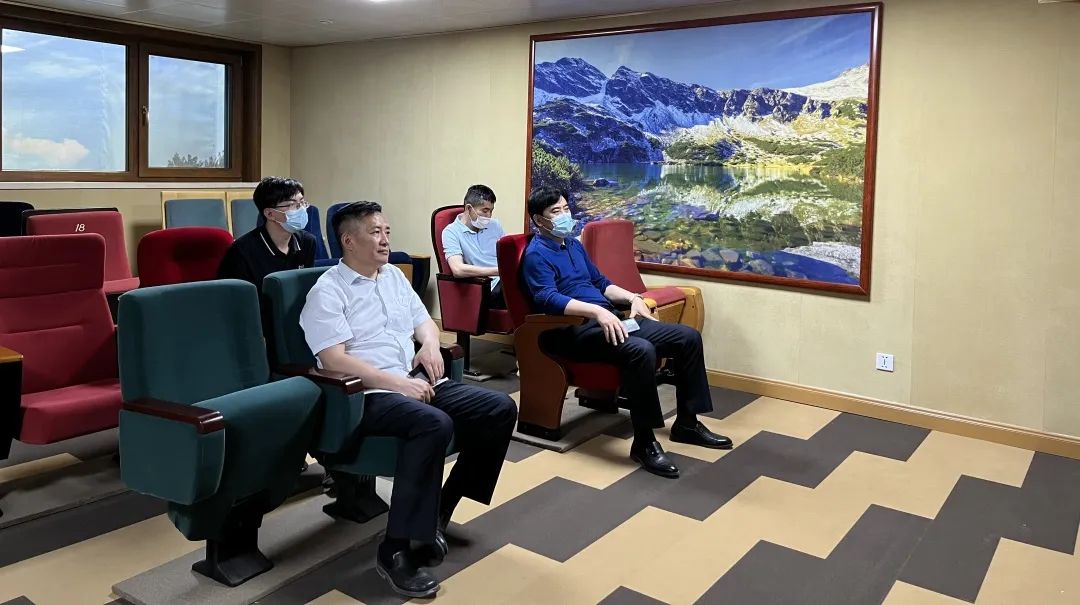 盛泉集团副总裁邱阳模莅临格林堡考察免拆模超低能耗绿色建筑体系