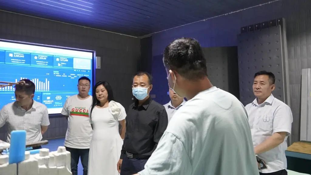 唐山节能环保科技推广协会及唐山能源管理公司至格林堡参观交流