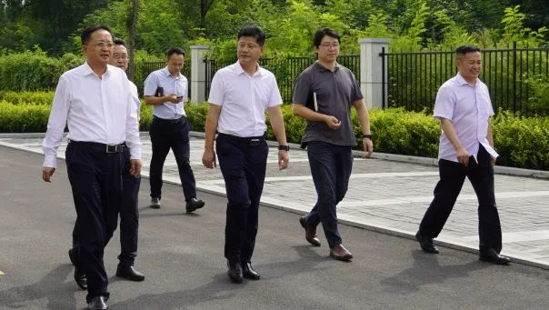 山东省住房和城乡建设厅党组成员、副厅长王润晓一行就超低能耗建筑发展情况莅临格林堡考察调研