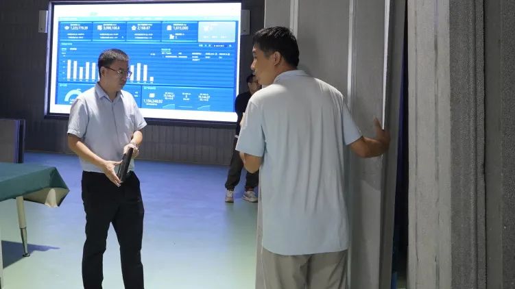 山东省欧亚企业交流协作中心副秘书长张弟、山东信达雅国际商贸有限公司总经理伍文君莅临格林堡参观考察