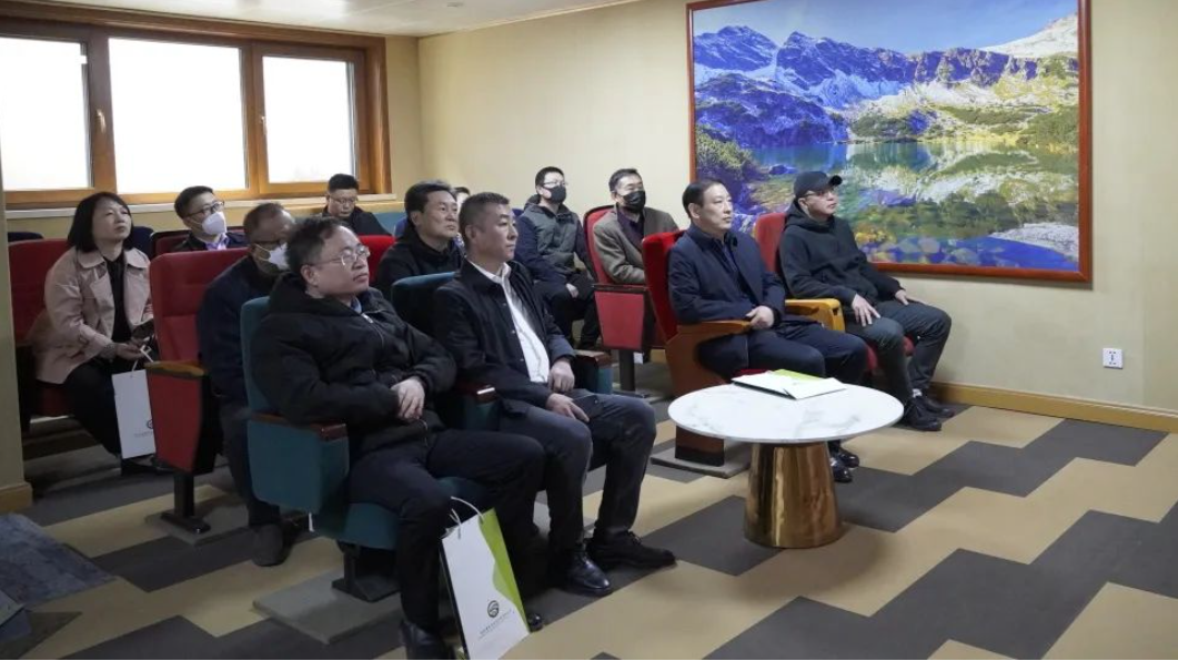 济南市城镇化与村镇建设服务中心张波主任率队莅临格林堡参观考察